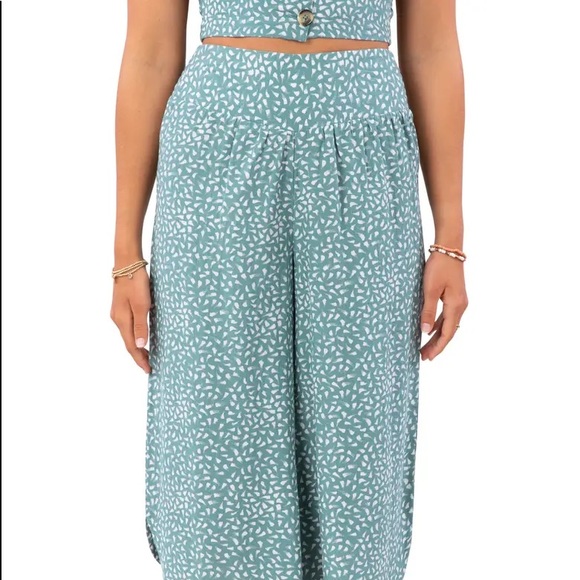 🌴🔆RIP CURL- IN THE TROPICS CROP PANTS🔆🌴 - Picture 3 of 11